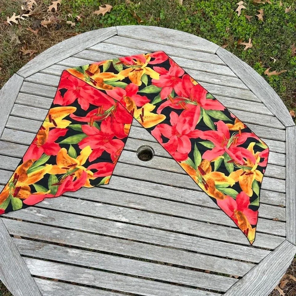 Vintage black, orange, and‎ red Lilly scaRf